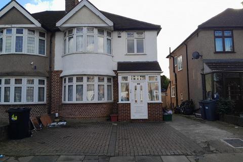 4 bedroom semi-detached house to rent, Old Cote Drive, Hounslow TW5