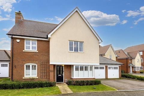 4 bedroom detached house for sale, Wren Drive, Ashford TN25