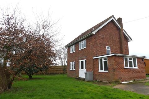 3 bedroom detached house to rent, Halesworth Road, Heveningham IP19