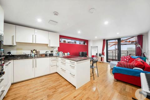 3 bedroom flat for sale, Chrisp Street, London E14