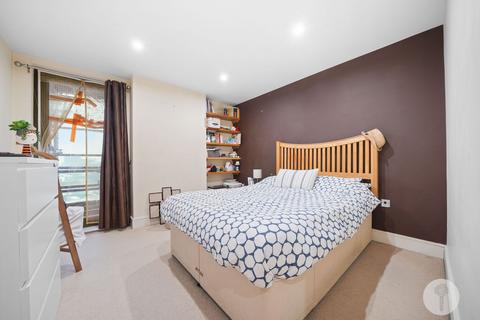 3 bedroom flat for sale, Chrisp Street, London E14