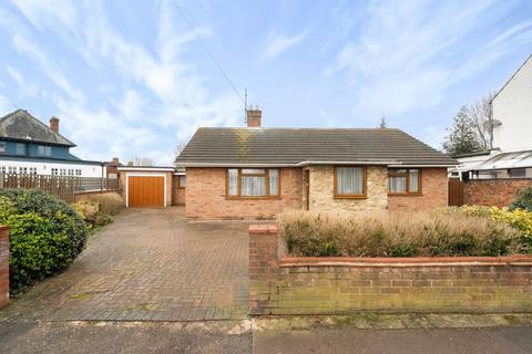 2 bedroom detached bungalow for sale, Newnham Avenue, Bedford