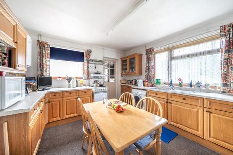 2 bedroom detached bungalow for sale, Newnham Avenue, Bedford