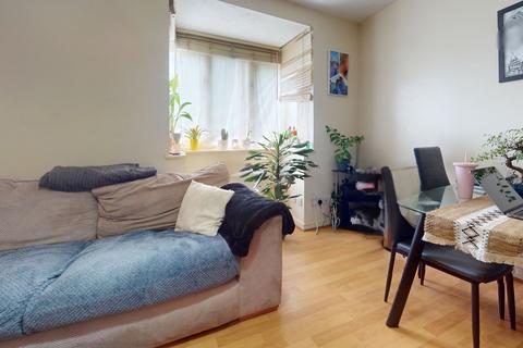 1 bedroom flat for sale, Woodgate Drive, London, SW16
