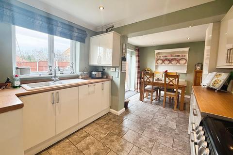 3 bedroom semi-detached house for sale, Old Showfields, Gainsborough DN21