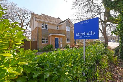 4 bedroom semi-detached house for sale, Station Road, New Milton, Hampshire, BH25