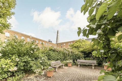 2 bedroom flat to rent, Leathermarket Court, London SE1