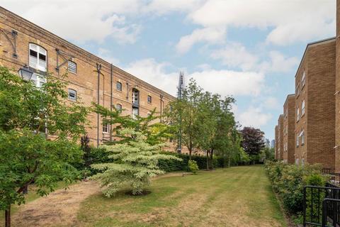 2 bedroom flat to rent, Leathermarket Court, London SE1