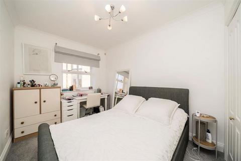 2 bedroom flat to rent, Leathermarket Court, London SE1