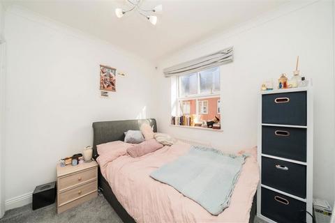 2 bedroom flat to rent, Leathermarket Court, London SE1