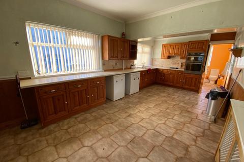 3 bedroom end of terrace house for sale, Cwrt Sart, Neath, Neath Port Talbot.