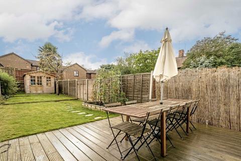 4 Wakeling Road, London, W7 1NX