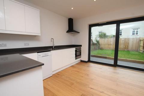 3 bedroom end of terrace house to rent, Gibson Road, Bristol BS6