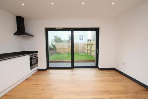 3 bedroom end of terrace house to rent, Gibson Road, Bristol BS6