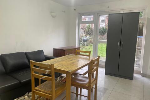 2 bedroom flat to rent, Napier Road, Wembley HA0