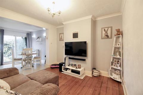 3 bedroom semi-detached house for sale, Walton Way, Aylesbury