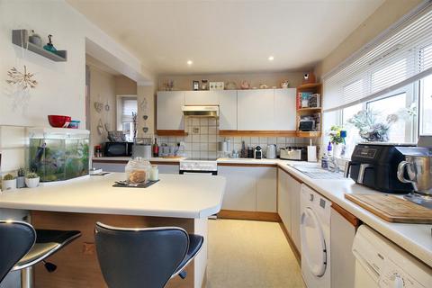 3 bedroom semi-detached house for sale, Walton Way, Aylesbury