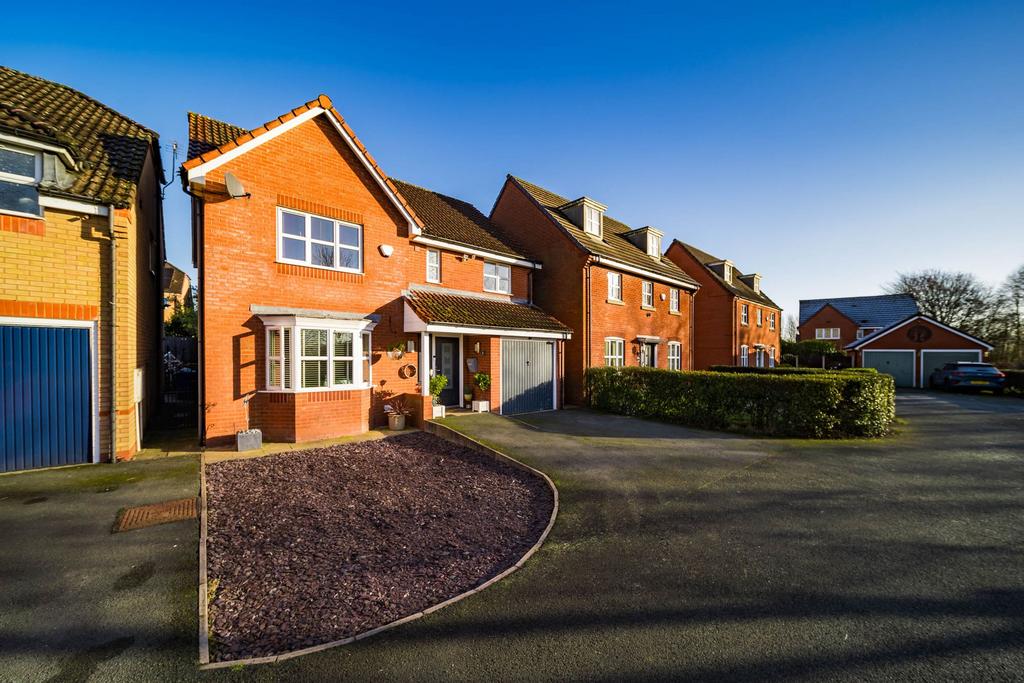 Sheaves Close, Abram, WN2 4 bed detached house - £349,950
