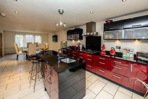 6 bedroom detached house for sale, Lyndhurst Road, Brighouse HD6