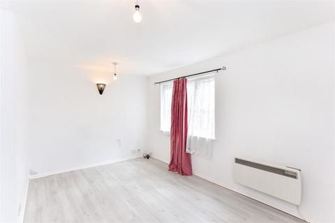 2 bedroom flat for sale, The Croft, North Chingford