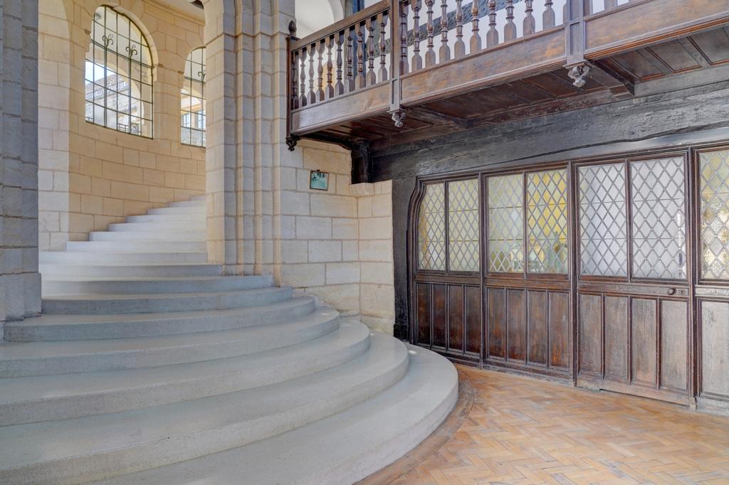 Commuanl Stairwell