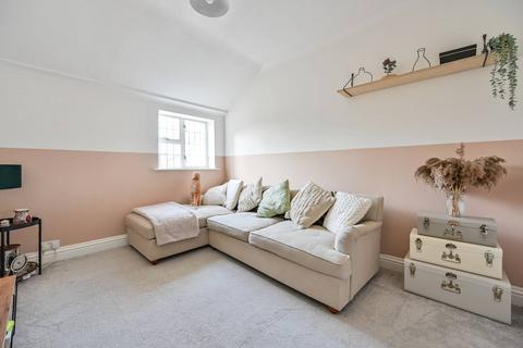 2 bedroom maisonette for sale, Walton Road, West Molesey, KT8