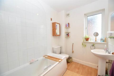 1 bedroom apartment to rent, High Street, Hampton Hill