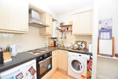 1 bedroom apartment to rent, High Street, Hampton Hill