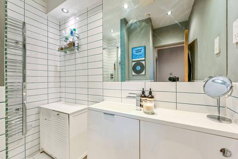2 bedroom flat for sale, Drayton Park, Arsenal, London, N5