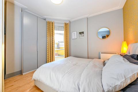 2 bedroom flat for sale, Drayton Park, Arsenal, London, N5