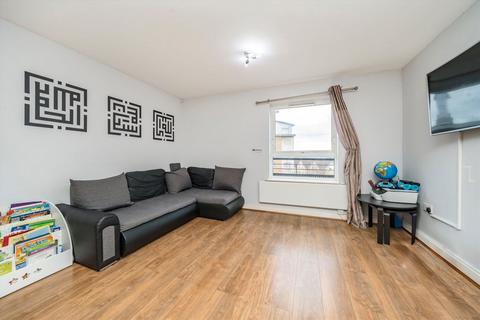 2 bedroom flat for sale, Lanadron Close, Isleworth TW7