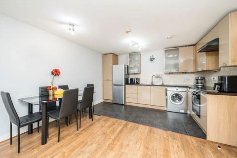 2 bedroom flat for sale, Lanadron Close, Isleworth TW7