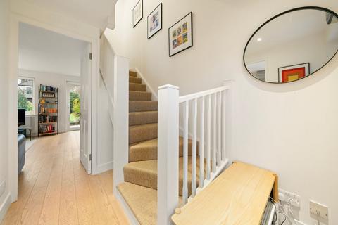 38 Archer Close, Kingston Upon Thames, KT2 5NE