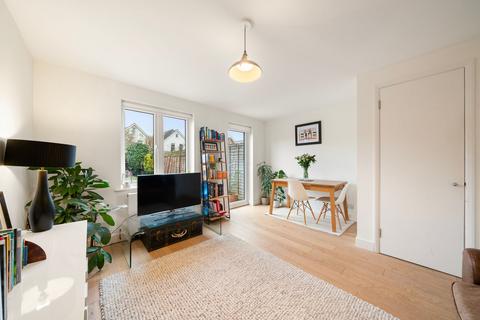 38 Archer Close, Kingston Upon Thames, KT2 5NE