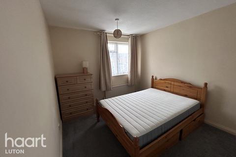 2 bedroom semi-detached house to rent, Finch Close, LUTON