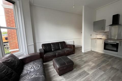 1 bedroom ground floor flat to rent, Beaulieu Road, Westbourne