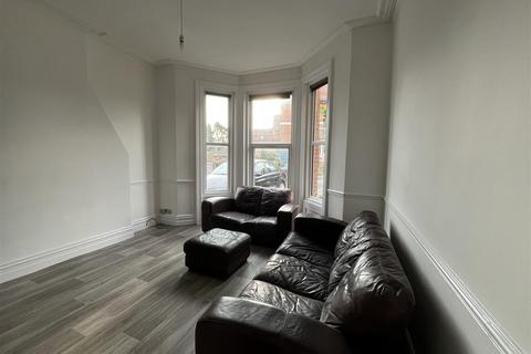 1 bedroom ground floor flat to rent, Beaulieu Road, Westbourne