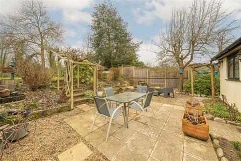 3 Ham Island, Old Windsor, Windsor, SL4 2JY