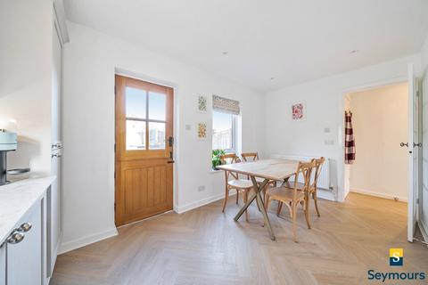 3 bedroom end of terrace house for sale, Garden Close, Guildford GU5