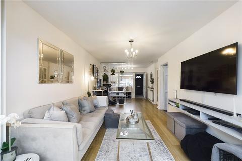 27 Aylesham Way, Yateley, GU46 6NS