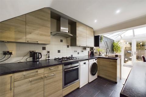 27 Aylesham Way, Yateley, GU46 6NS