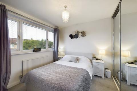 27 Aylesham Way, Yateley, GU46 6NS