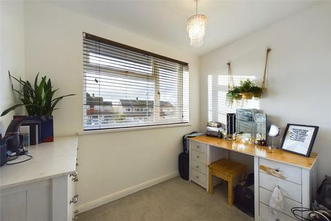 27 Aylesham Way, Yateley, GU46 6NS