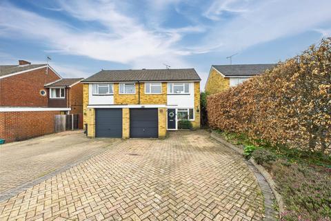 27 Aylesham Way, Yateley, GU46 6NS