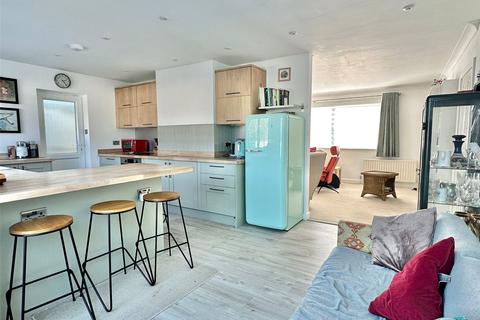 3 Beacon Close, Everton, Lymington, SO41 0LQ