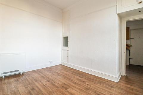 Studio to rent, Castle Walk, Southport PR8