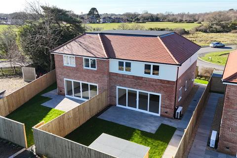 4 bedroom semi-detached house for sale, Lodge Road, Pennington, Lymington, Hampshire, SO41