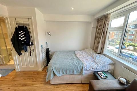 Studio to rent, Kingston Road, New Malden KT3