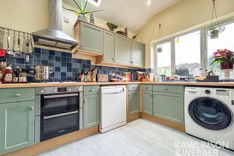 4 bedroom semi-detached house for sale, Beauchamp Road, West Molesey KT8