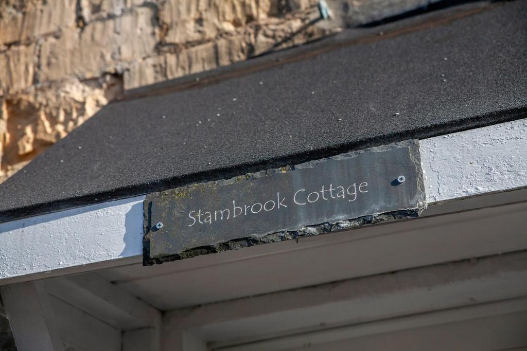 Stambrook Cottage-22.jpg